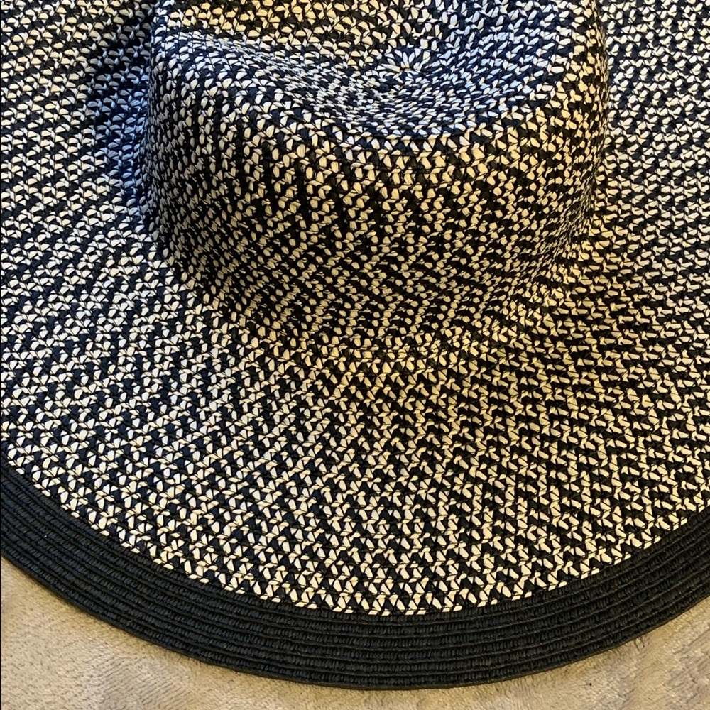 3 large sun hats black, black & white, & cream from H&M - Picture 4 of 7